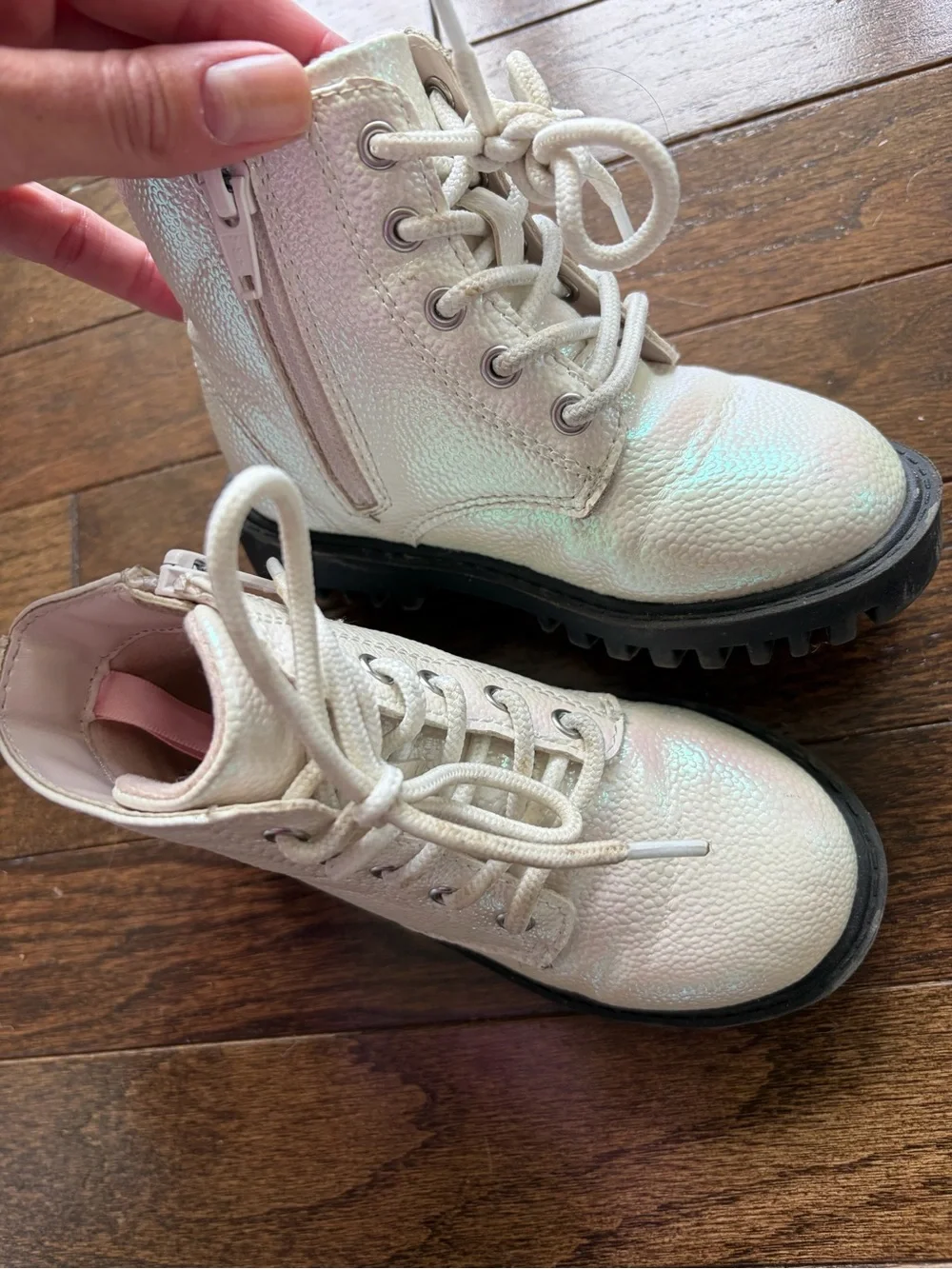 Baby Gap girls Iridescent Cream Lace-Up Boots